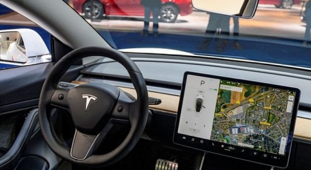 Tesla: biztonsági kockázatot jelent